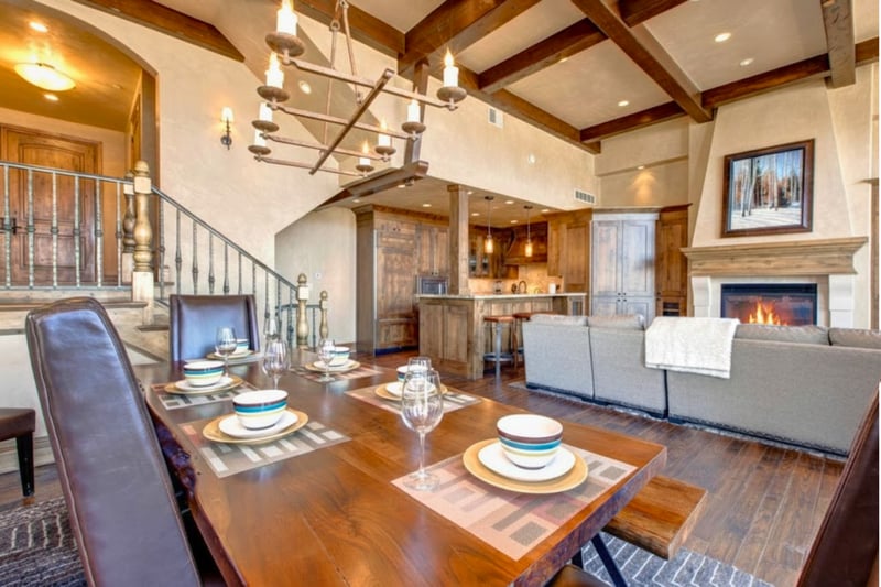 The open-concept great room allows everyone in your group to stay connected.